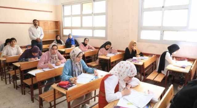 أستاذ رياضيات بخبرة 31 سنة: امتحان التوجيهي كان صعباً واستغرقني ساعتين
