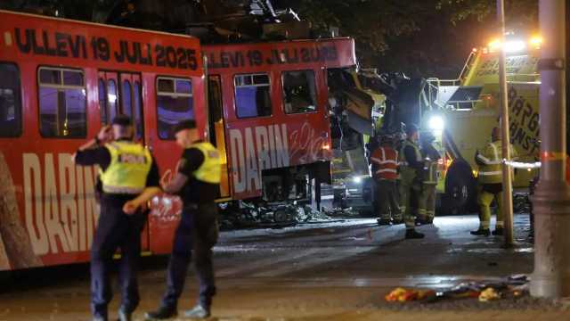 عاجل | ترام يقتحم مطعم بيتزا جنوب السويد يُسفر عن إصابات