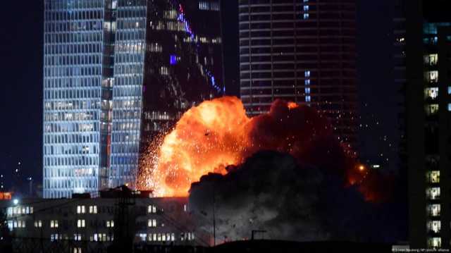 القصف الإيراني يوقع 70 مصابًا ويُدمّر برجًا سكنيًا في تل أبيب