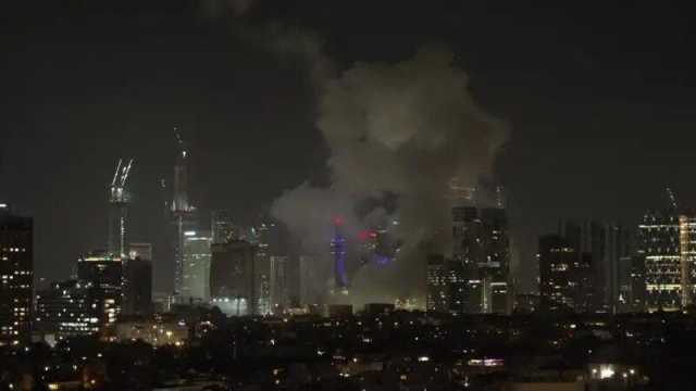 إيران تستهدف وسط إسرائيل بـ150 صاروخًا وتل أبيب تتوعد بالرد