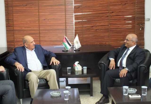 عاجل | الذنيبات يلتقي نقيب وأعضاء نقابة الصحفيين