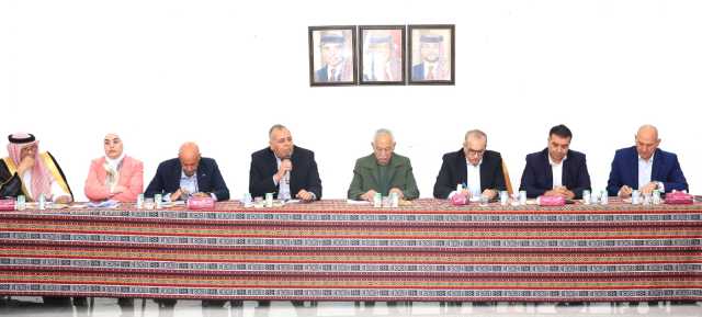 متابعة لزيارة الملك.. رئيس الديوان الملكي يلتقي شيوخ ووجهاء الجفر للوقوف على مطالب واحتياجات القضاء