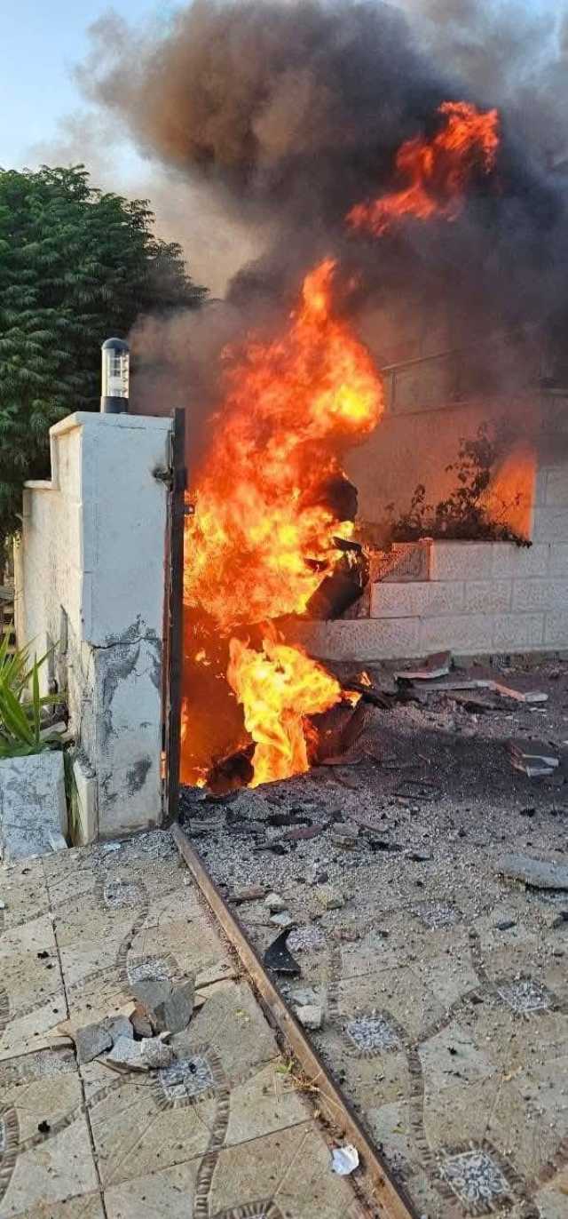 بالفيديو والصور.. سقوط شظايا جسم طائر في مأمونية مادبا