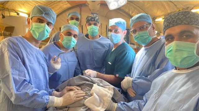 المستشفى الميداني الأردني جنوب غزة 6 يجري عملية جراحية لإنقاذ حياة طفل