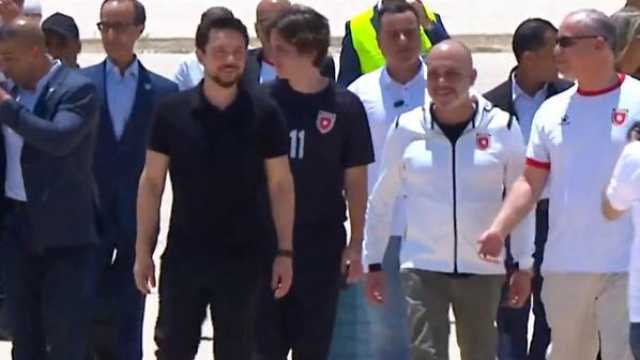 ولي العهد يرافق نشامى المنتخب الوطني من مسقط إلى عمّان