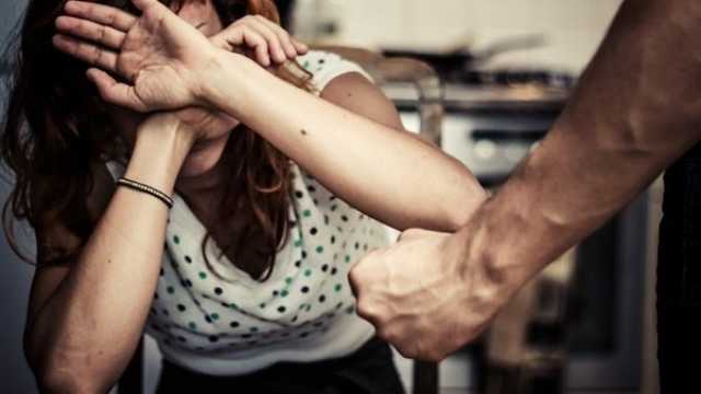 زوج يقتلع عيني زوجته بشوكة طعام بعد خضوعه لشعوذة كنز في تونس