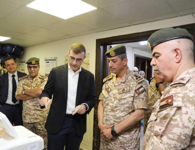 “الخدمات الطبية”: إدخال أجهزة مراقبة متقدمة بدائرة النسائية والتوليد