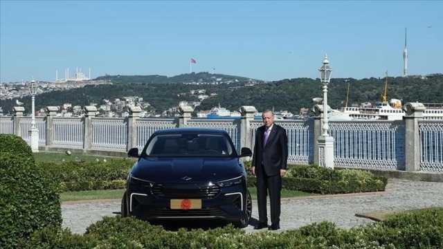 أردوغان يختبر السيارة الكهربائية التركية الجديدة “توغ T10F”