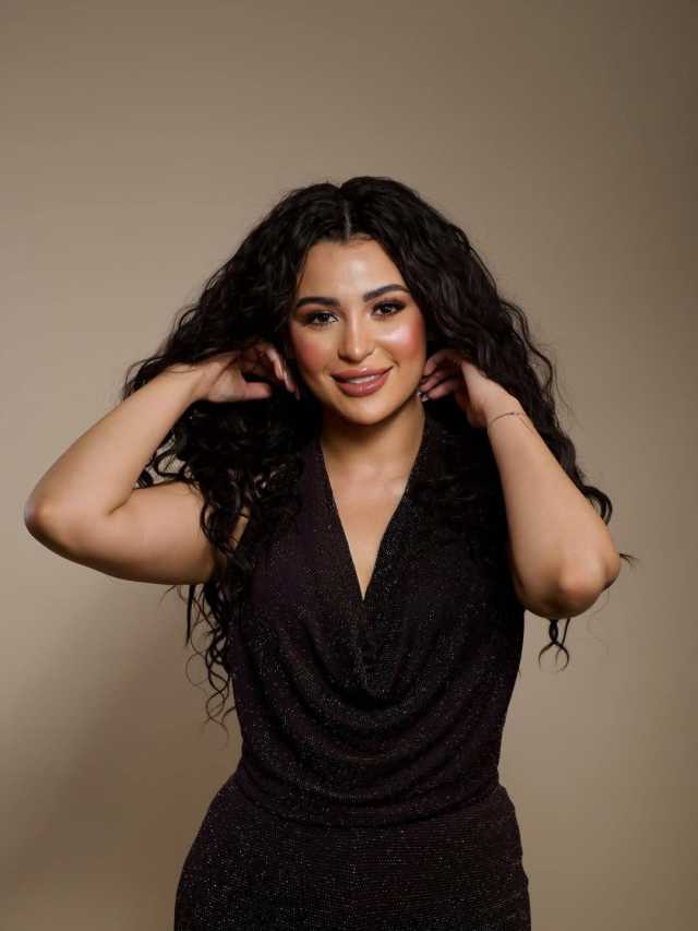 فنانة تبكي على الهواء: “حبيبي السابق يطاردني.. أنقذوني!”