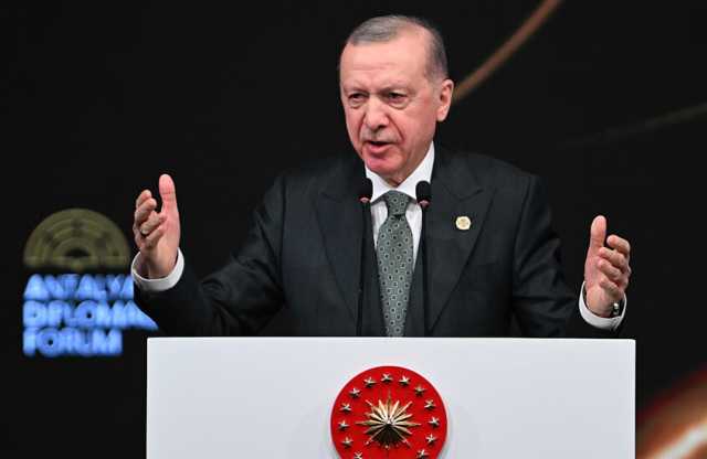 أردوغان يشيد بإحراق “الكردستاني” أسلحته: خطوة نحو تركيا بلا إرهاب