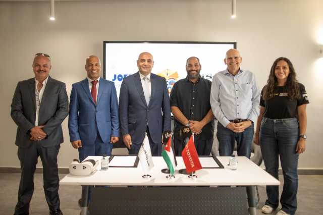 المركزية تويوتا تدعم عبد السلام العجارمة في رحلته نحو المونديال على متن تويوتا لاند كروزر برادو