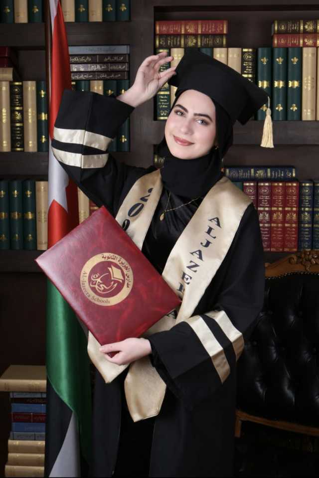 الف مبارك النجاح بالثانوية العامة للطالبة نور عبدالهادي