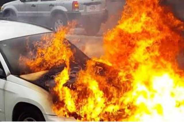 عاجل | احتراق مركبة يتسبب بأزمة مرورية بشارع الصناعة باتجاه خلدا