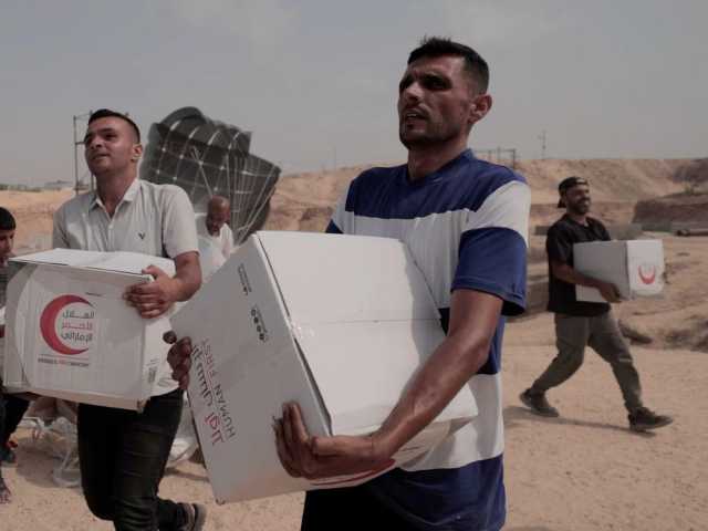 طيور الخير الإماراتية تمد أهل القطاع بنحو 500 طن … صور
