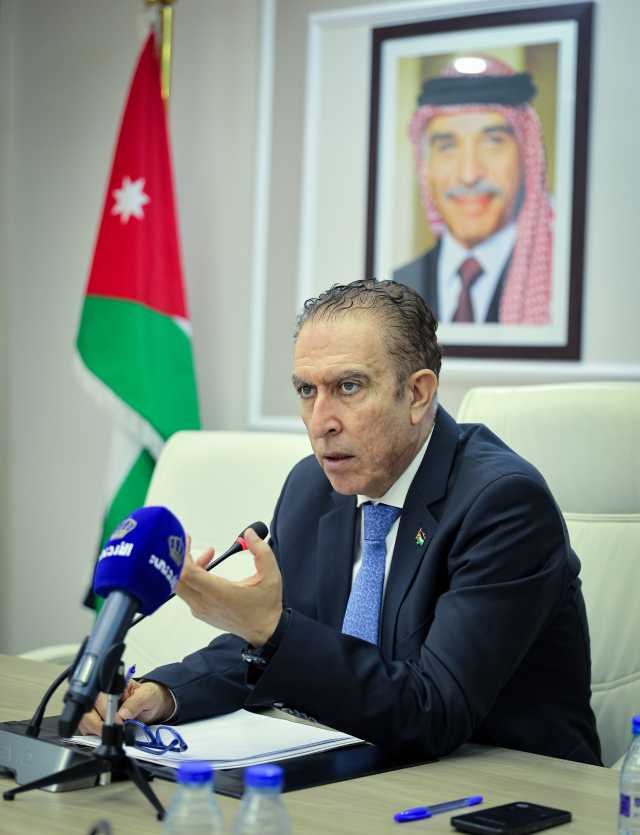 النائب الطراونة يسأل عن الدين العام على الأردن 