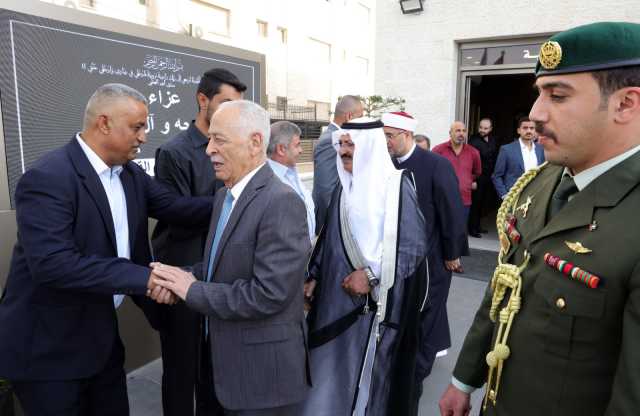 مندوبا عن الملك وولي العهد.. العيسوي يعزي آل جمعة وأبو جاموس والعساف