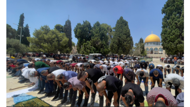 ‎40 ألفا يؤدون صلاة الجمعة في المسجد الأقصى رغم قيود الاحتلال