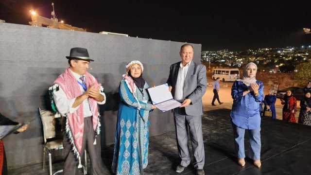 بني ياسين يكرم الفنانين التشكيليين المشاركين في مهرجان جرش