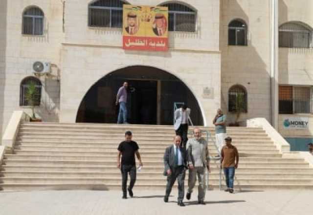 وزير الإدارة المحلية يتفقد بلديتي الحلابات والظليل لمتابعة الخدمات والمشاريع