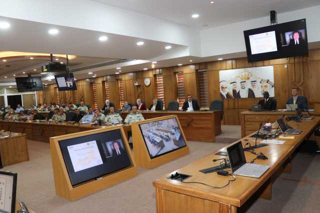 افتتاح دورة “الاستراتيجية والقيادة العليا” بكلية الدفاع الوطني الأردنية