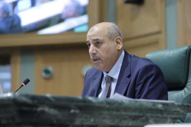 رئيس مجلس النواب مازن القاضي وأعضاء المكتب الدائم يعتذرون عن استقبال التهاني