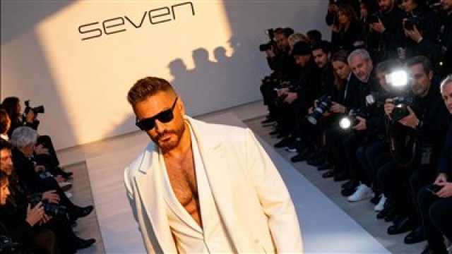 تامر حسني يفاجئ الجمهور بعرض أزياءه الخاص في “Fashion Factor”