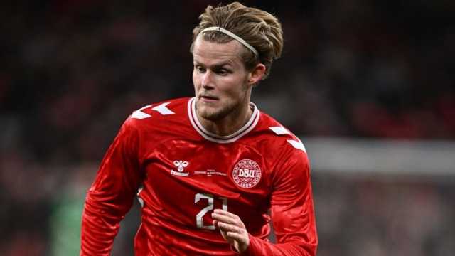 يوفنتوس يستهدف تعزيز خط الوسط بمورتن هولماند في الشتاء