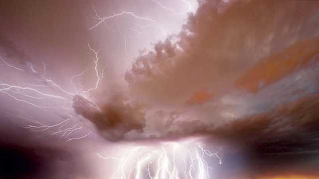 اضطرابات جوية وأمطار رعدية متوقعة في عدة دول عربية نهاية الأسبوع