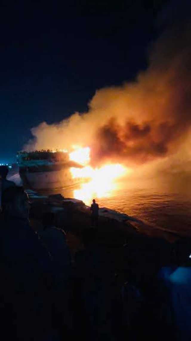 النيران تلتهم باخرة سياحية تقل 220 سائحًا في الأقصر “فيديو”