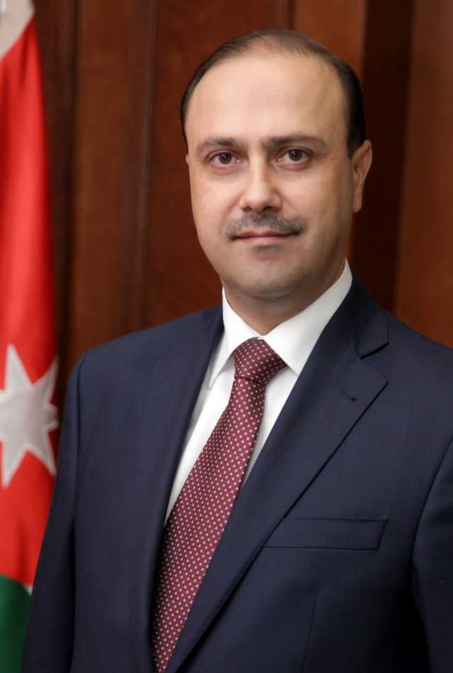 عاجل | المومني: الحكومة تتعامل مع التحديات بوضوح ودراسة شاملة للقرارات