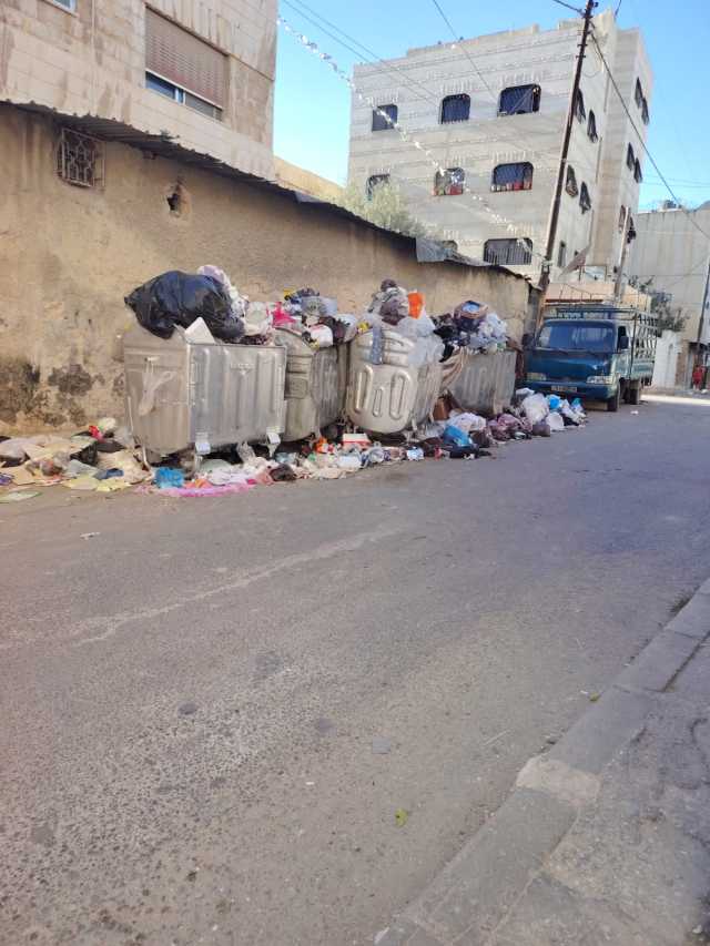 تراكم النفايات وانتشار الحشرات والروائح الكريهة يثير غضب سكان جبل الحسين. إلى متى؟