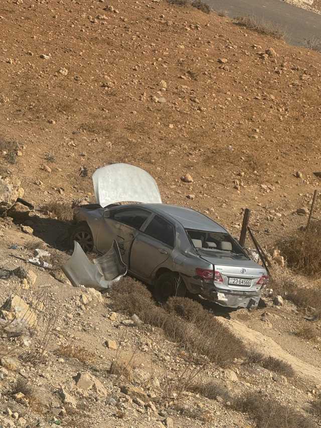 تدهور مركبة يسفر عن إصابات في عين الباشا