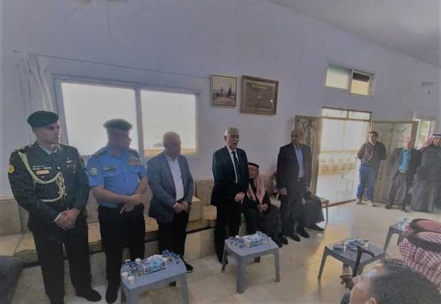 عاجل | مندوبا عن الملك وولي العهد .. العيسوي يعزي عشيرة السعيدات