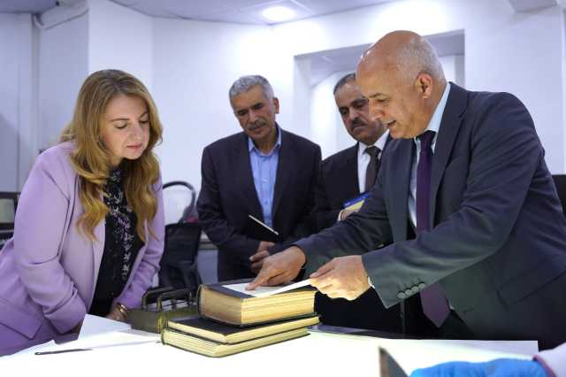 وزيرة الدولة للشؤون الخارجية تبحث ومدير مركز التوثيق الملكي تعزيز التعاون