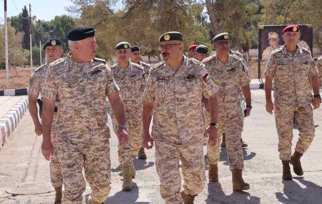 الحنيطي يتفقد المنطقة العسكرية الشرقية