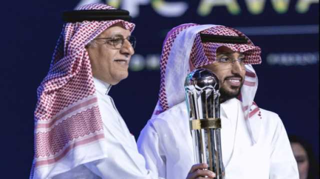 الدوسري يفوز بأفضل لاعب في آسيا