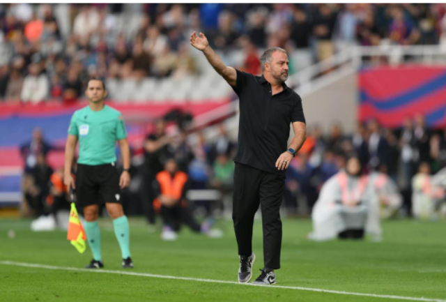 برشلونة يتحدّى العقوبات: فليك في طريقه للبرنابيو مهما كلف الأمر