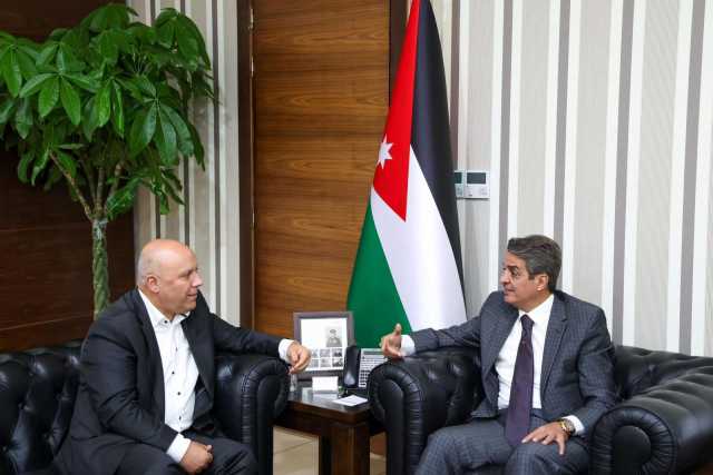 وزارة الشباب وصندوق تشجيع الطاقة يبحثان دراسة التدقيق الطاقي للمرافق الشبابية والرياضية وتخفيض كلف الطاقة.