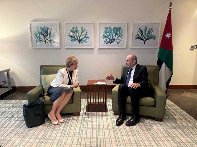 عاجل | الصفدي يجتمع مع مستشارة الرئيس الفرنسي على هامش حوار المنامة 2025