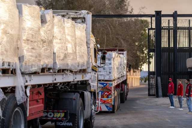 احتجاز المساعدات الإنسانية في غزة وسط أوضاع مأساوية للنازحين