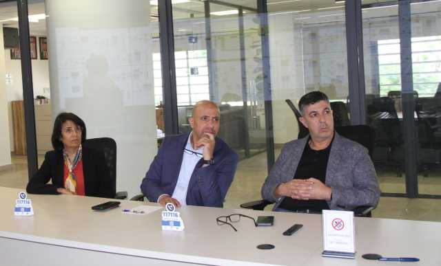 الفاخري وماضي يطلعان على الخدمات بمياه العقبة