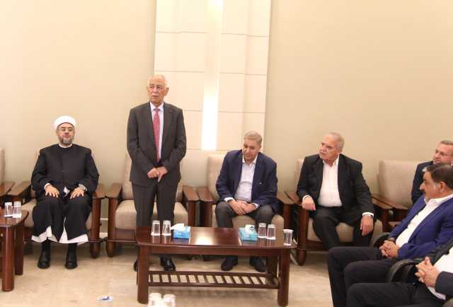 *مندوبا عن الملك وولي العهد. العيسوي يعزي آل العواد وآل عباد*