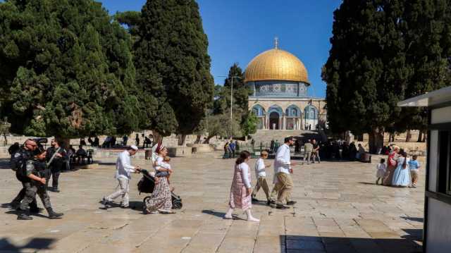 حراس الأقصى يمنعون مستوطنًا مسلّحًا بسكين من اقتحام المسجد