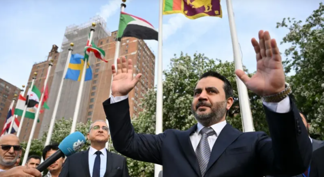 الشيباني يعيد دبلوماسيين انشقوا عن نظام الأسد .. واحتفالات بدمشق