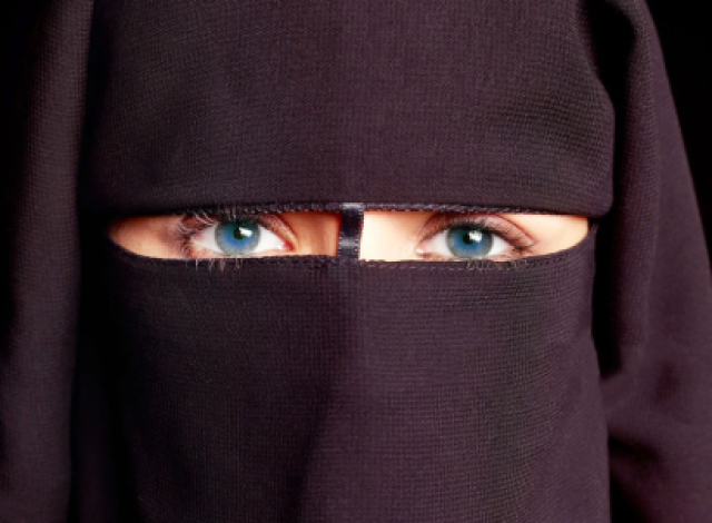 البرلمان البرتغالي يقرّ مبدئياً قانوناً لحظر النقاب في الأماكن العامة