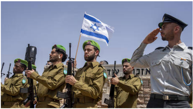 يرتدون فساتين نساء غزة .. صورة متداولة لجنود إسرائيليين تثير غضبا كبيرا (صورة)