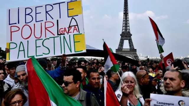 فرنسا تستقبل 115 فلسطينيا من غزة .. تربطهم علاقات عائلية