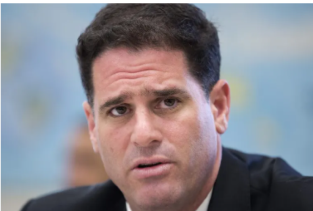 وزير الشؤون الاستراتيجية الإسرائيلي رون ديرمر يقدم استقالته