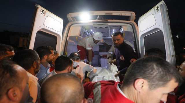 مصادر طبية: جثامين مسعفي الهلال الأحمر كانت مقيدة ودفنت بحفرة عميقة
