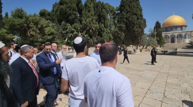 وزير الأمن القومي الإسرائيلي بن غفير يقتحم باحات المسجد الأقصى